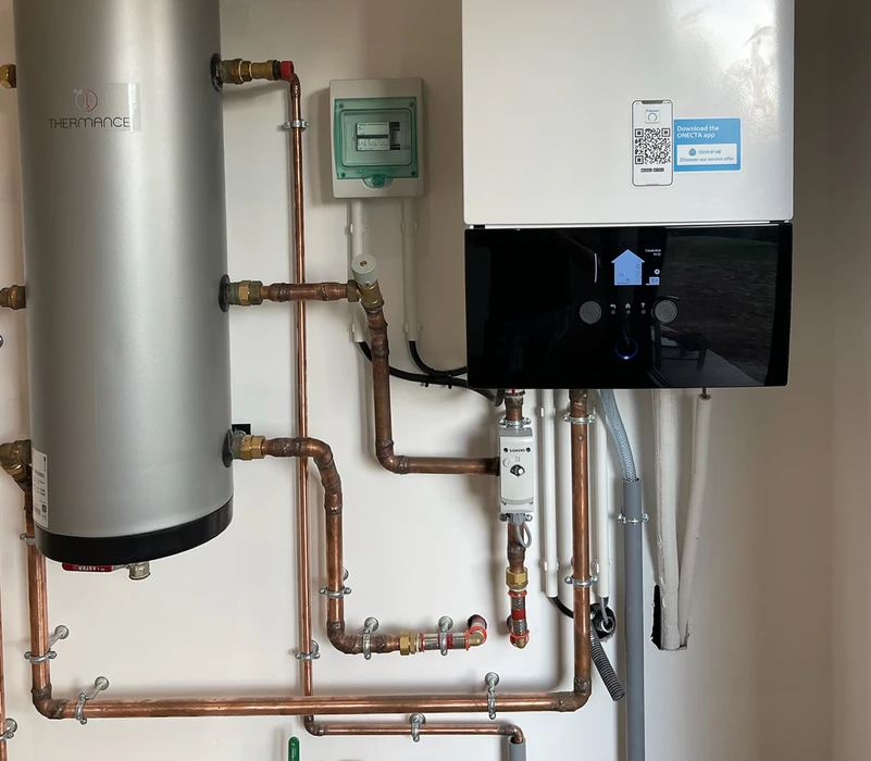 Intérieur technique avec système de chauffage moderne