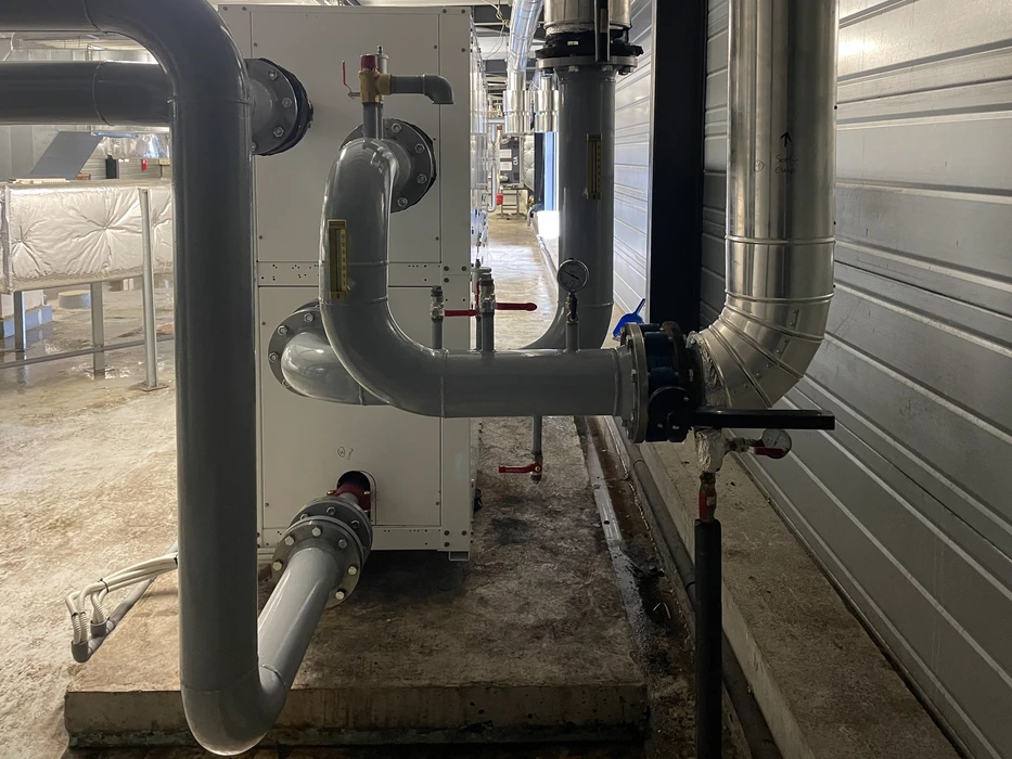 Intérieur technique avec système de chauffage moderne